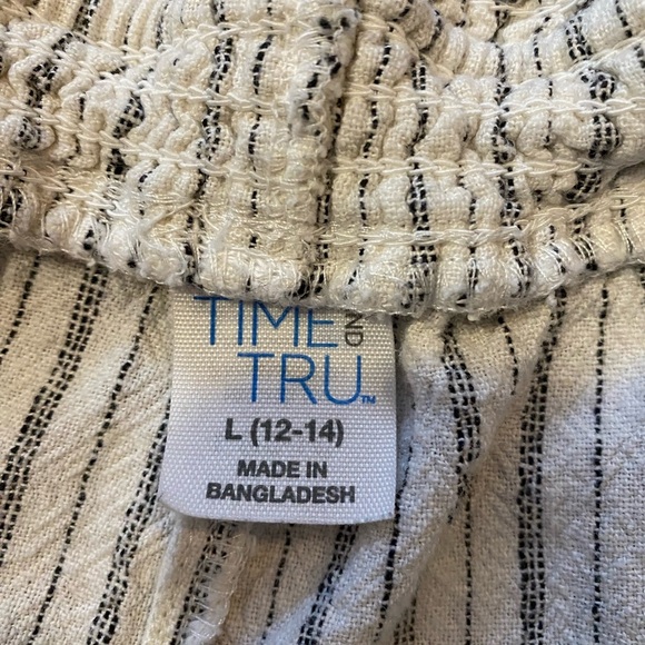 Time and Tru Linen blend High Waist Striped Shorts - Cream and Gray size Large - Picture 4 of 8